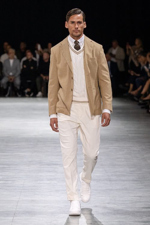 Dan John, la sfilata FW24 al Salone delle Fontane di Roma Dan John, la sfilata FW24 al Salone delle Fontane di Roma