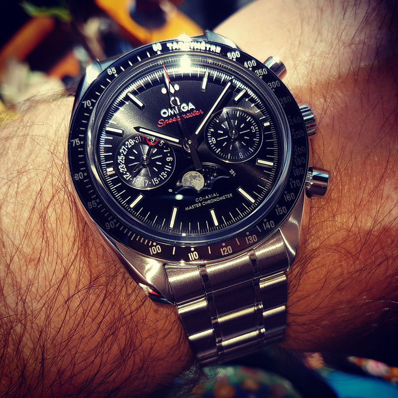 Ω Speedmaster Moonphase Co-Axial Master Chronometer Chronograph 44.25mm Cal.9904