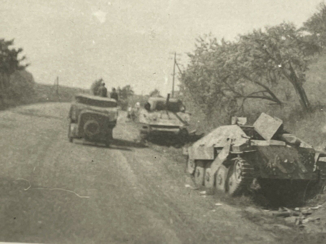 Photo Destroyed German Panzer Tank (1)