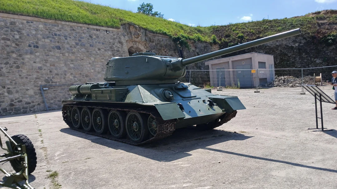 Véhicules Blindés_militaires_avec_système De Chars Lourds | Vecteur Premium