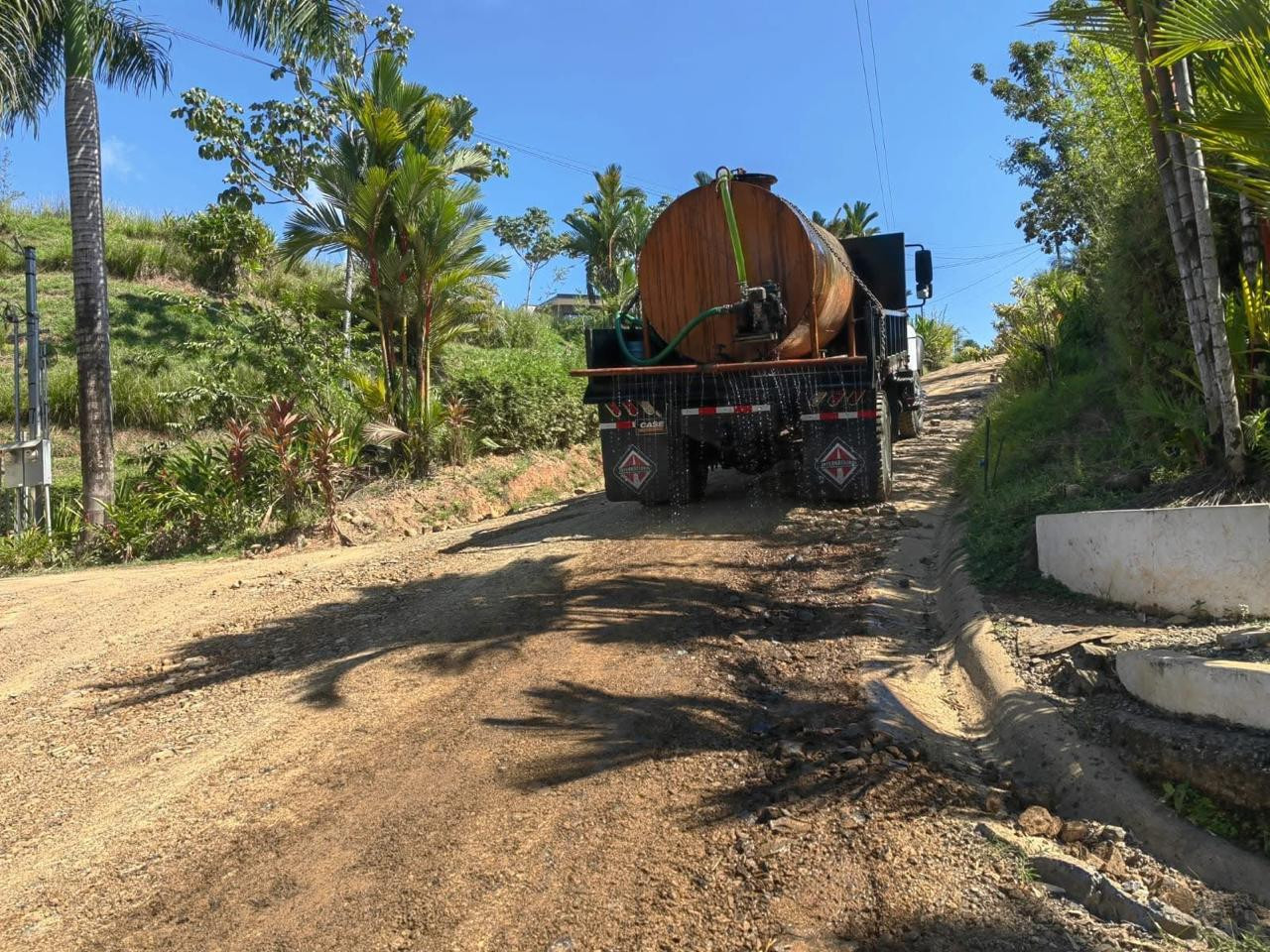 Vagoneta 4×4 con tanque