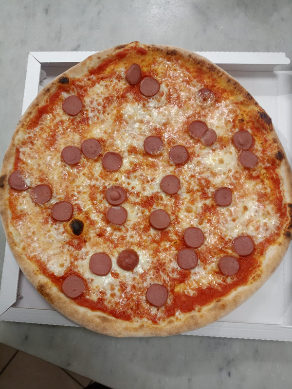 Pizza con wurstel