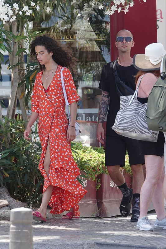 Chiara-Scelsi-UpskirtSTARS.com-1024x1536 (12)