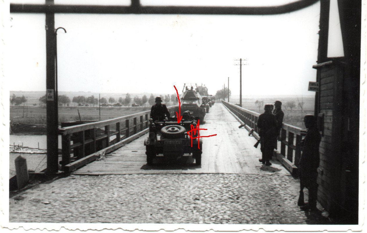 Orig.foto Deutsche Kübelwagen on der Brücke