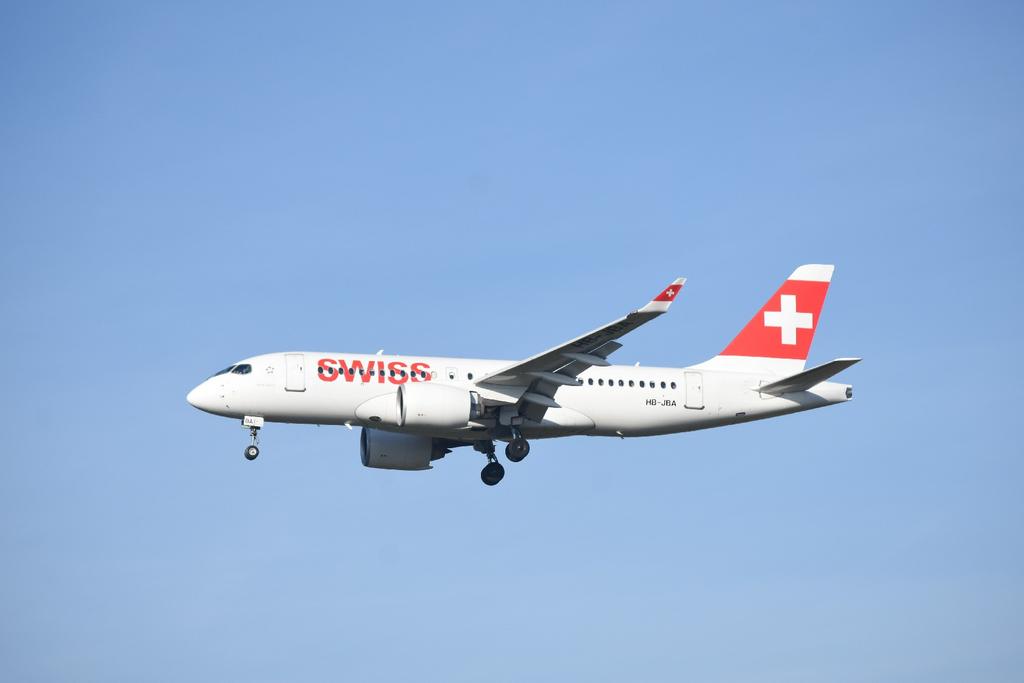 DSC-9694-Bombardier-CS100-HB-JBA-a-Genev