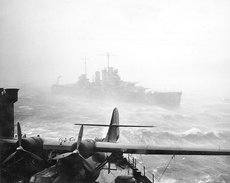 USS_Wichita_(CA-45)_underway_during_a_winter_storm_off_Iceland_in_January_1942