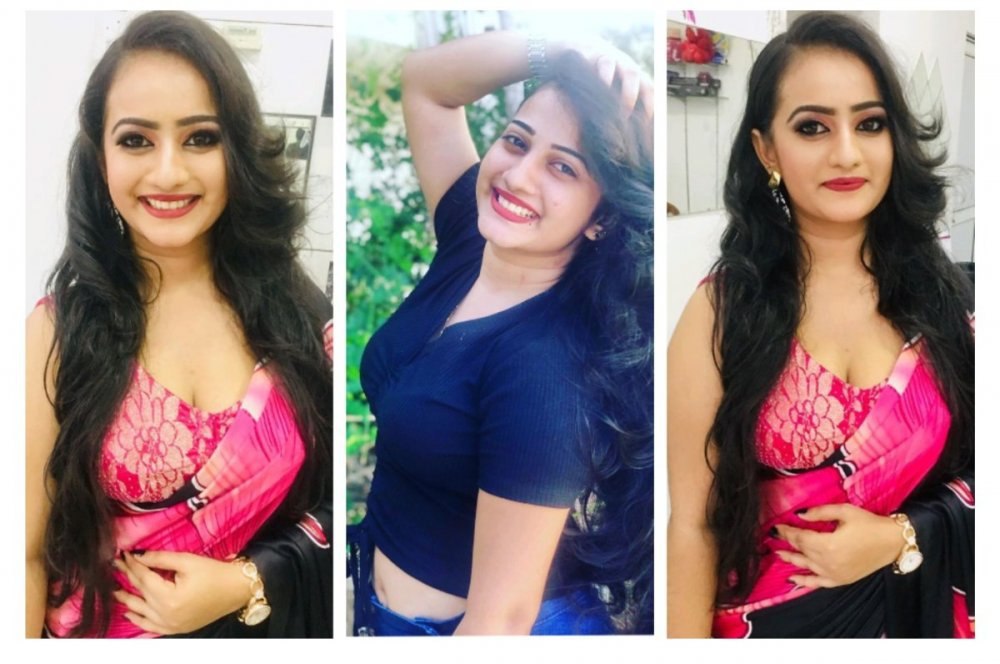 Desi girl showing her boob and spreading pssy closeup