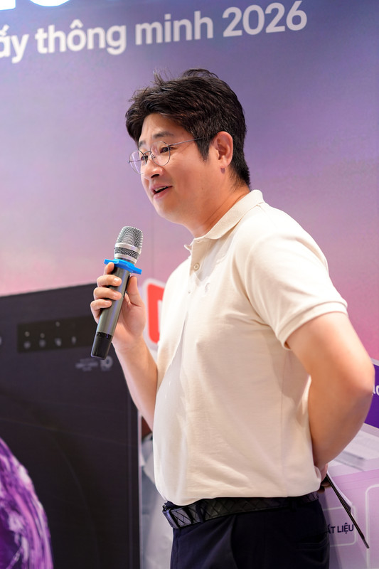 ng-Song-Uk-kim-Gi-m-c-Ng-nh-h-ng-Gi-i-ph-p-i-n-t-Gia-d-ng-ph-t-bi-u-t-i-s-ki-n.jpg