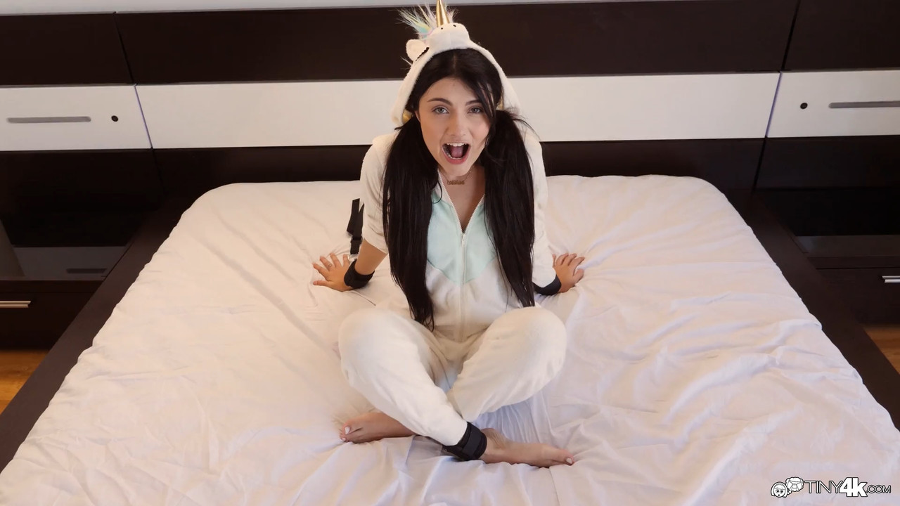 ARae - 71ny4K - 012518 HD.mp4_snapshot_01.15.442