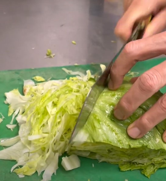 How to cut lettuce for burgers