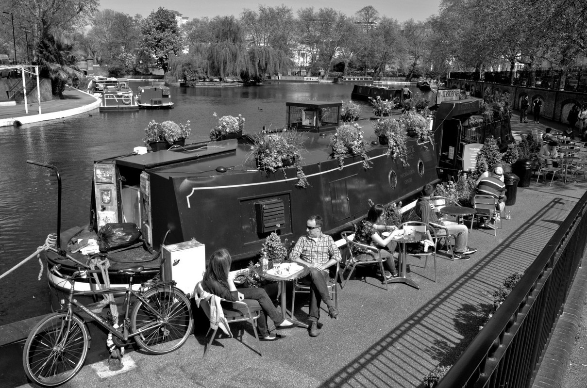 blacknwhite-waterside-cafe-little-venice-dis.jpg