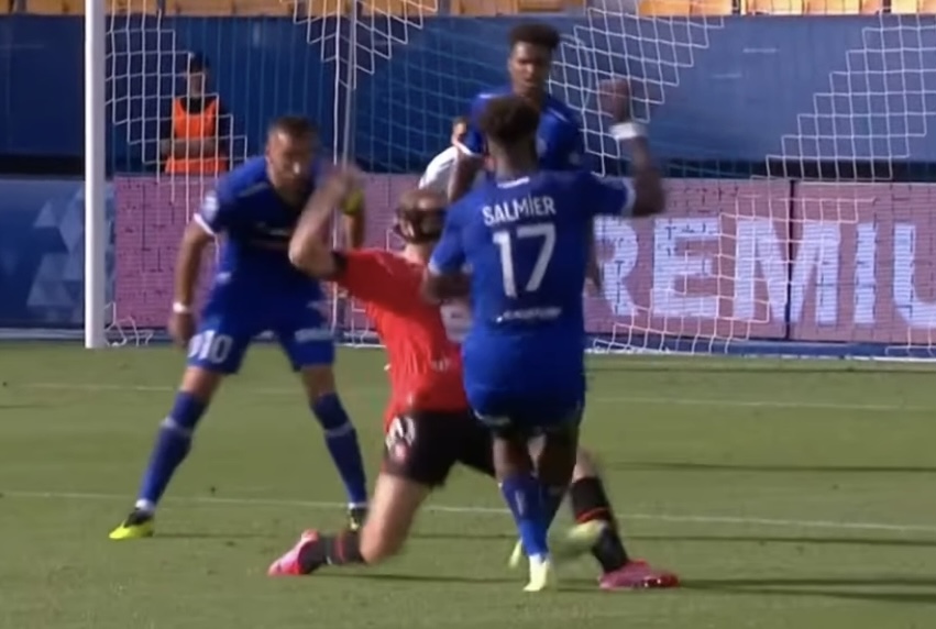 72103828-6A39-4C14-97E0-5E86C25EDA24