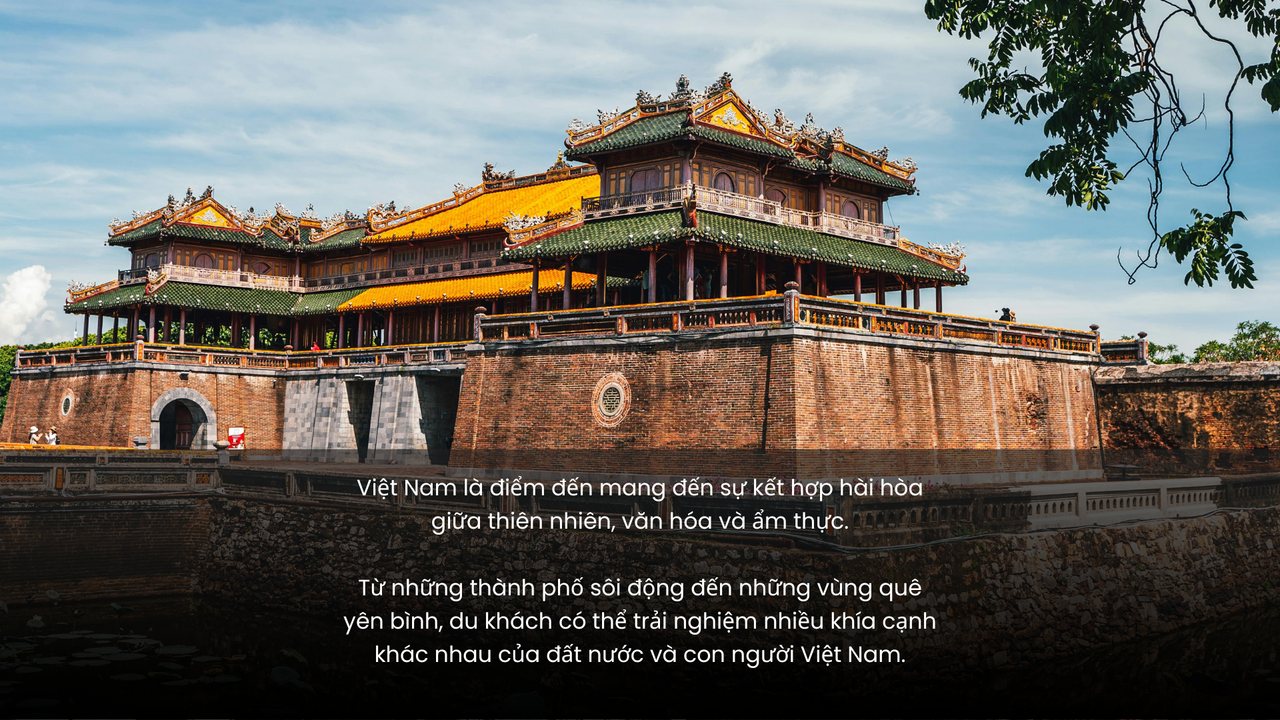 Nâu Vàng và Đỏ Cổ Điển Du Lịch Văn Hóa Việt Nam Trình Bày