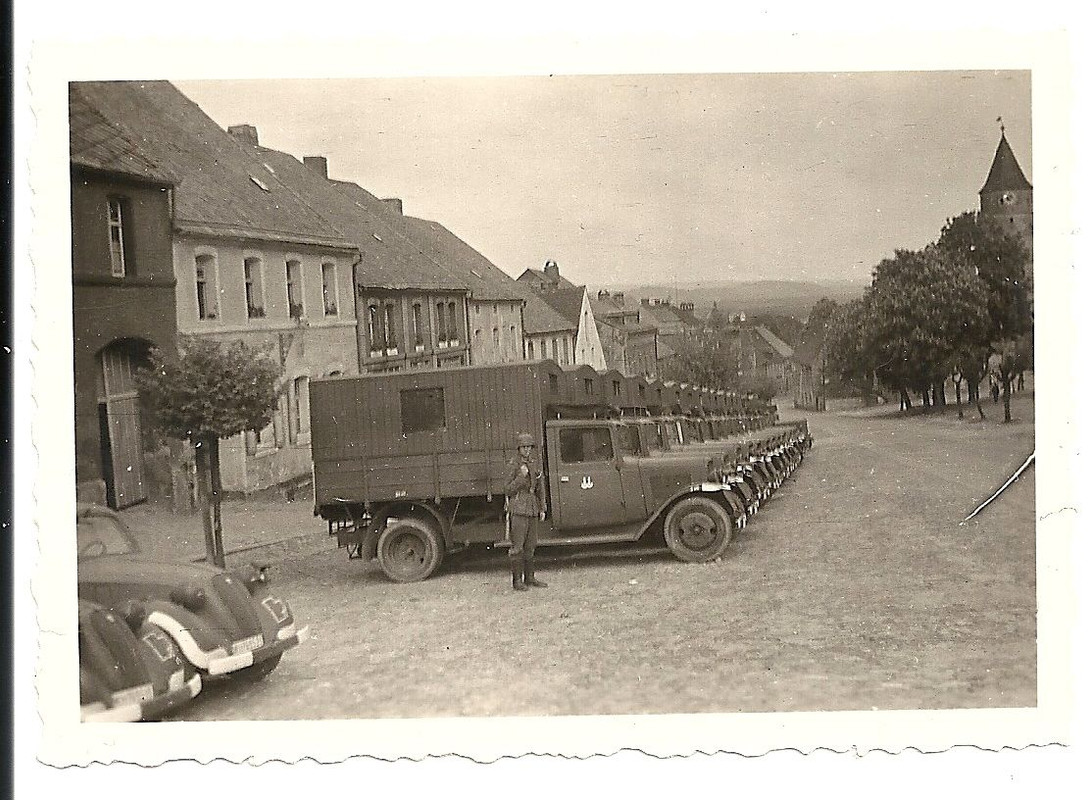 Orig.Foto LKWs Appellmäßig aufgestellt in Eschen