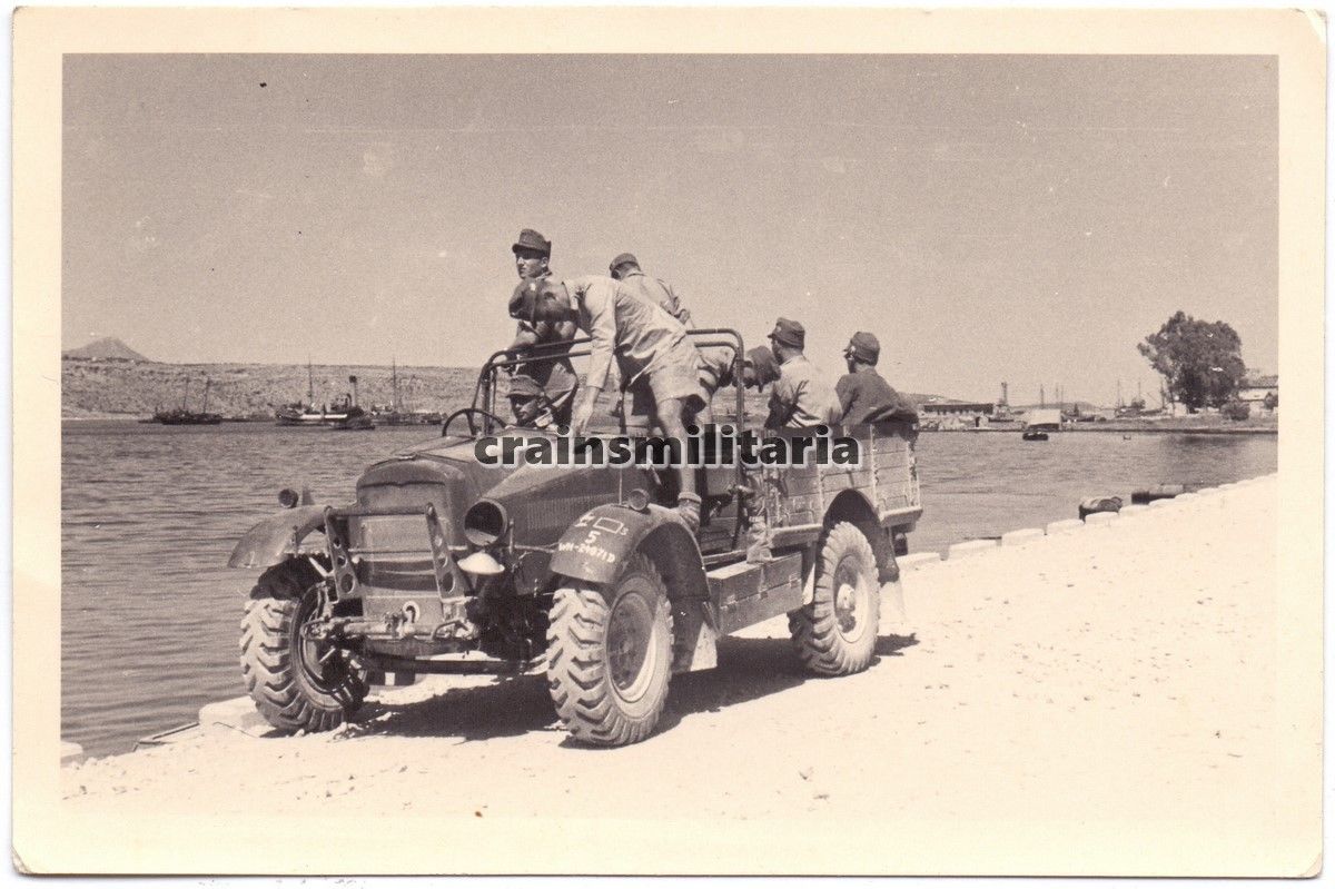 Orig. Foto Gebirgsjäger mit Beute Lkw Truck Kenn