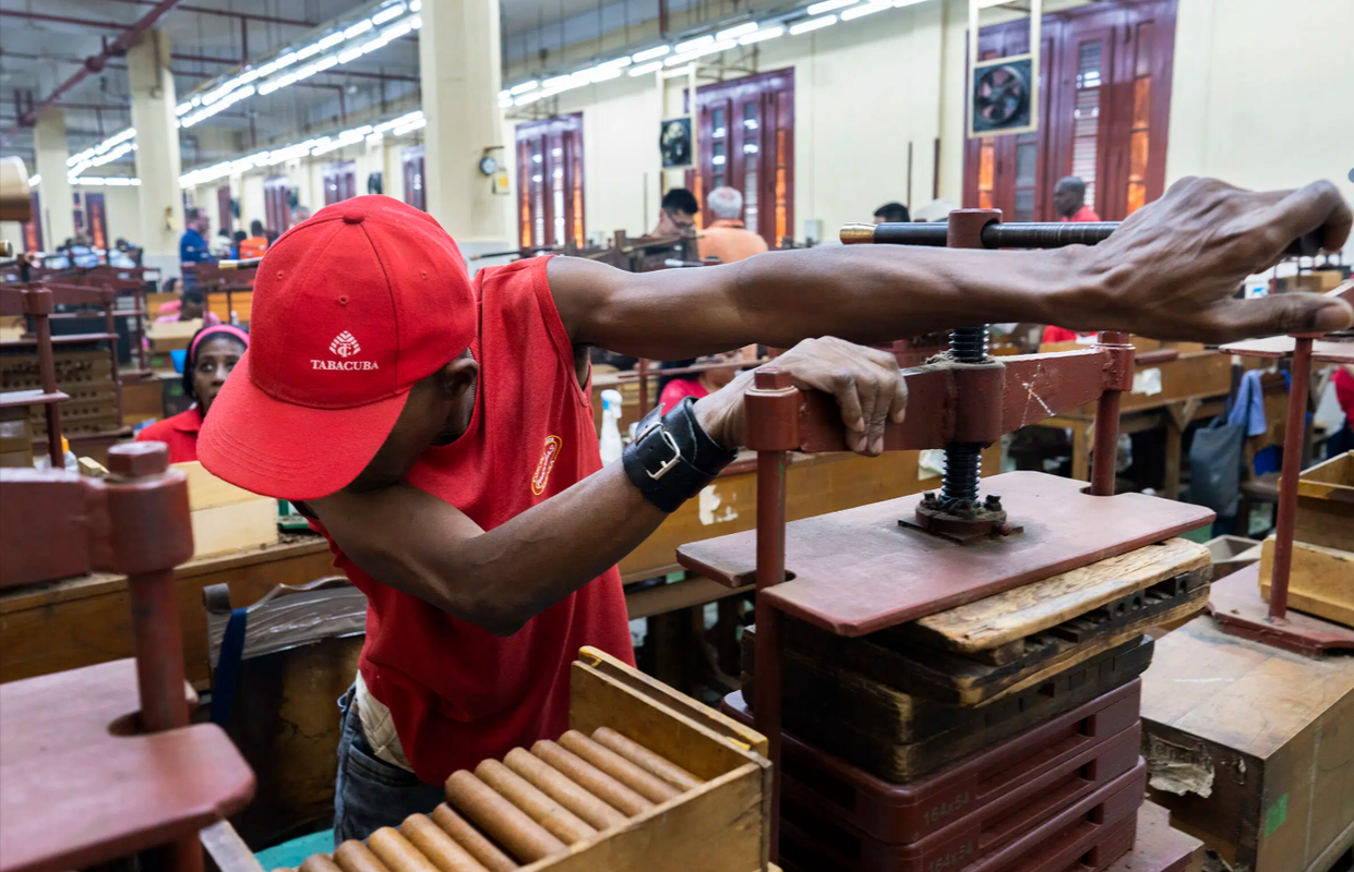 Festival-Del-Habano-XXIII-Partagas-Factory-Cigar-Press-scaled-jpg-webp-2400×1600-