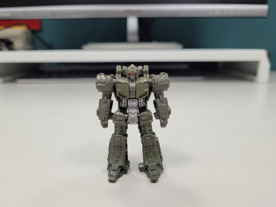 Netflix-Decepticon-Sparkless-Seeker-16