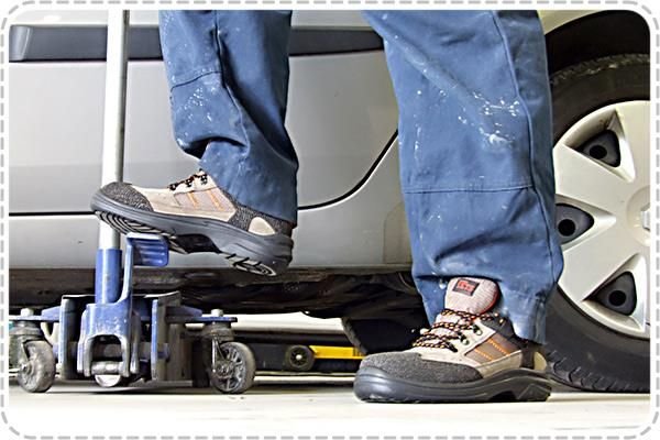 Сезонне спецвзуття для роботи: що обрати взимку та влітку