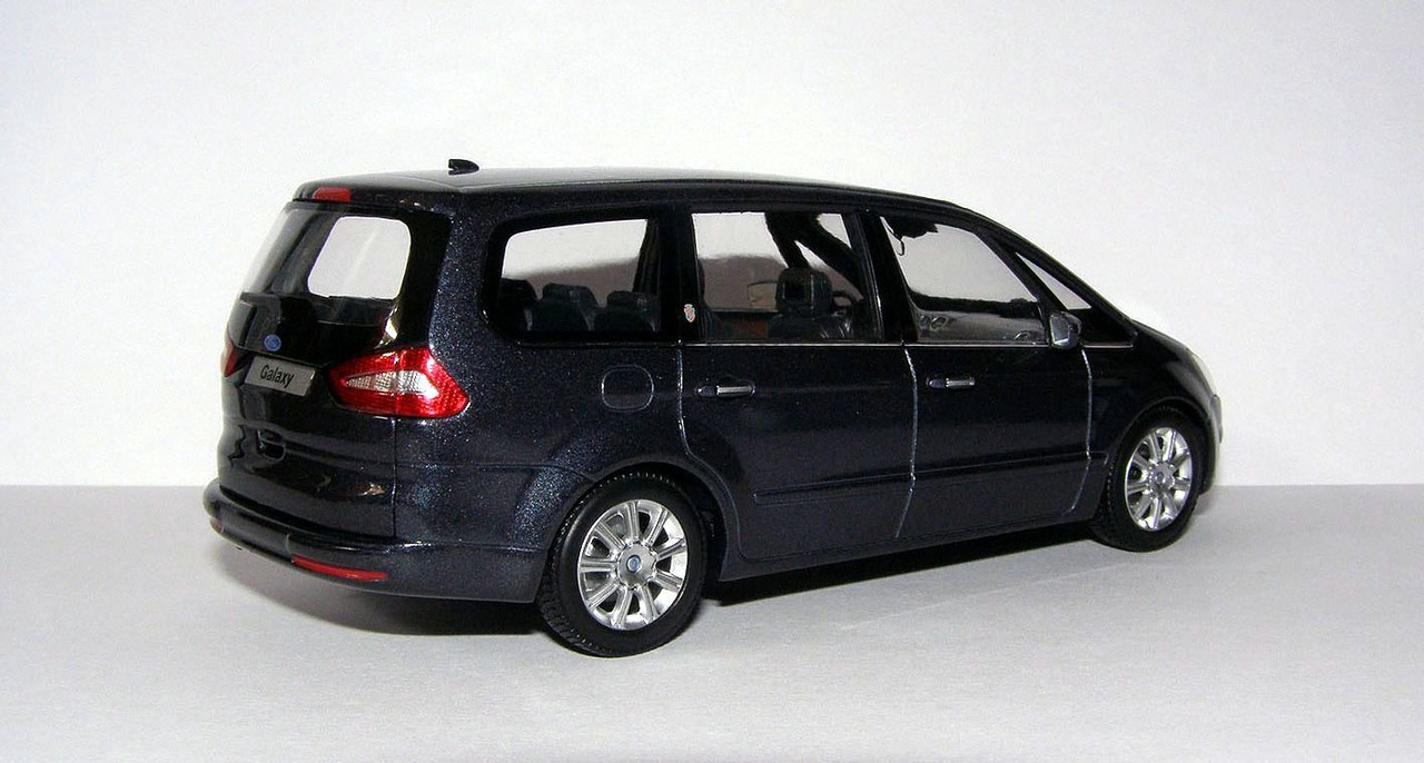2006 Ford Galaxy Ghia (Minichamps Dealer) 2