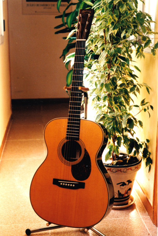 Historia de una guitarra...................1998 CFMartin OM-28 VR OM-28-VR-637393