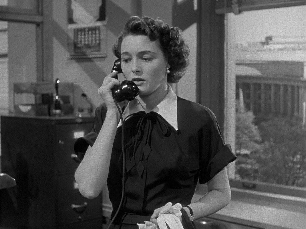 The Day the Earth Stood Still (1951).mkv_snapshot_01.00.19_[2018