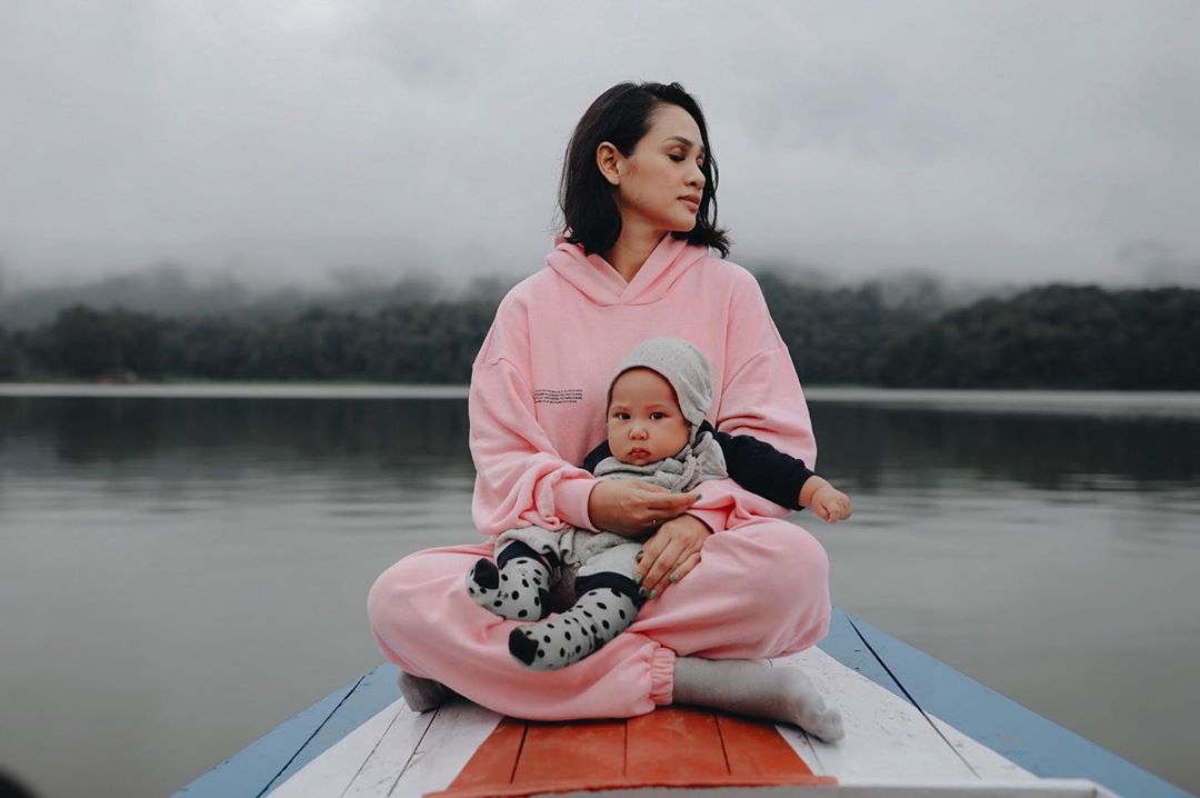 7 Potret Andien Aisyah mengasuh buah hati, sukses menjadi ibu panutan