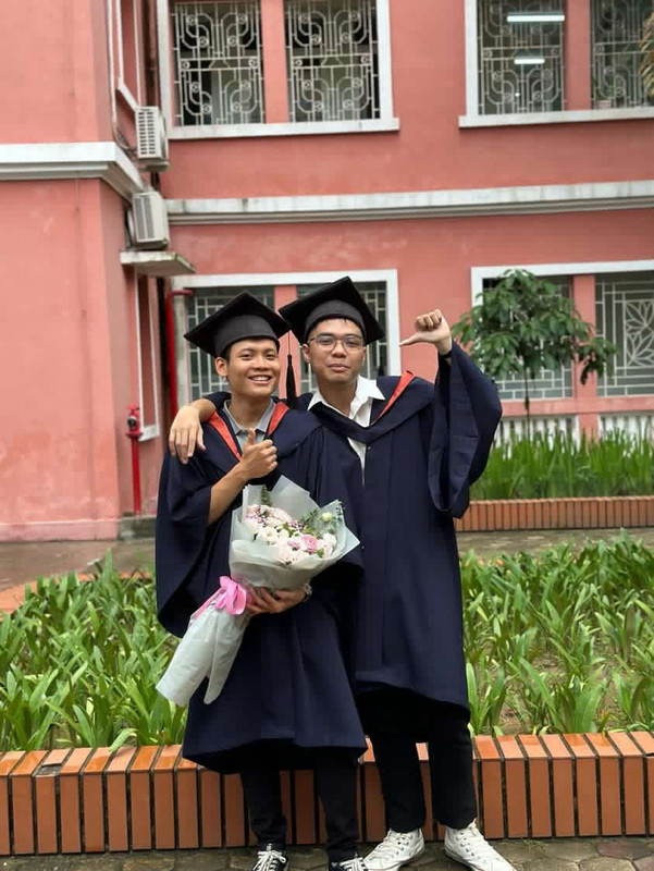 Ôi ông bạn bị lệch à.