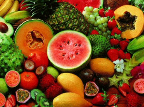 Какие фрукты рекомендуют добавлять в летние салаты и десерты