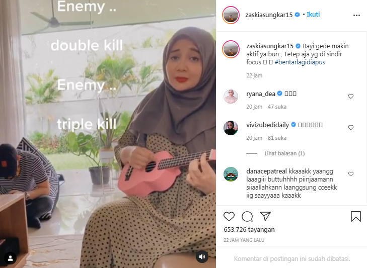 Zaskia Sungkar menyindir sang suami yang sedang asyik main game