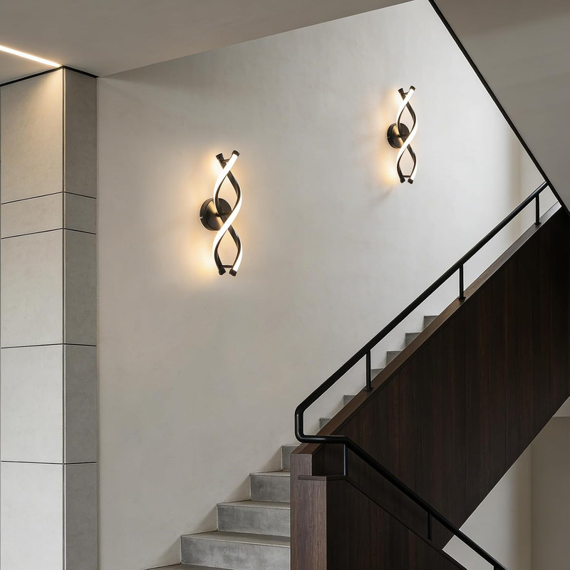 Deux luminaires assortis – Composition équilibrée