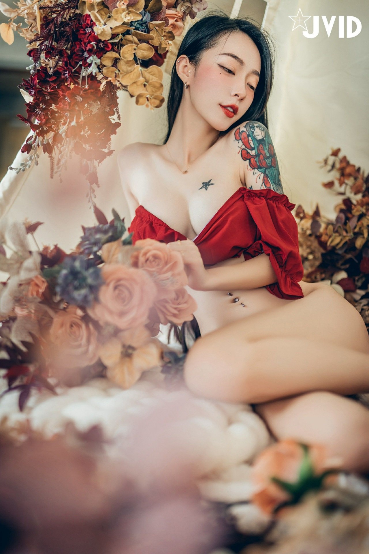 jvid 飄 飄《女神比基尼》美女写真，躺在浴缸场景，尽显性感姿态插图6