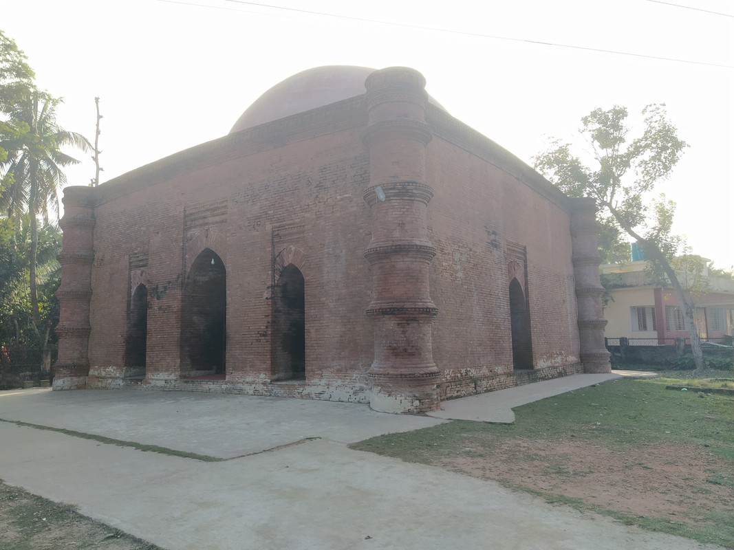 Бенгальский фьюжн с коровами на деревьях, или Бангладеш в обрамлении двух Индий