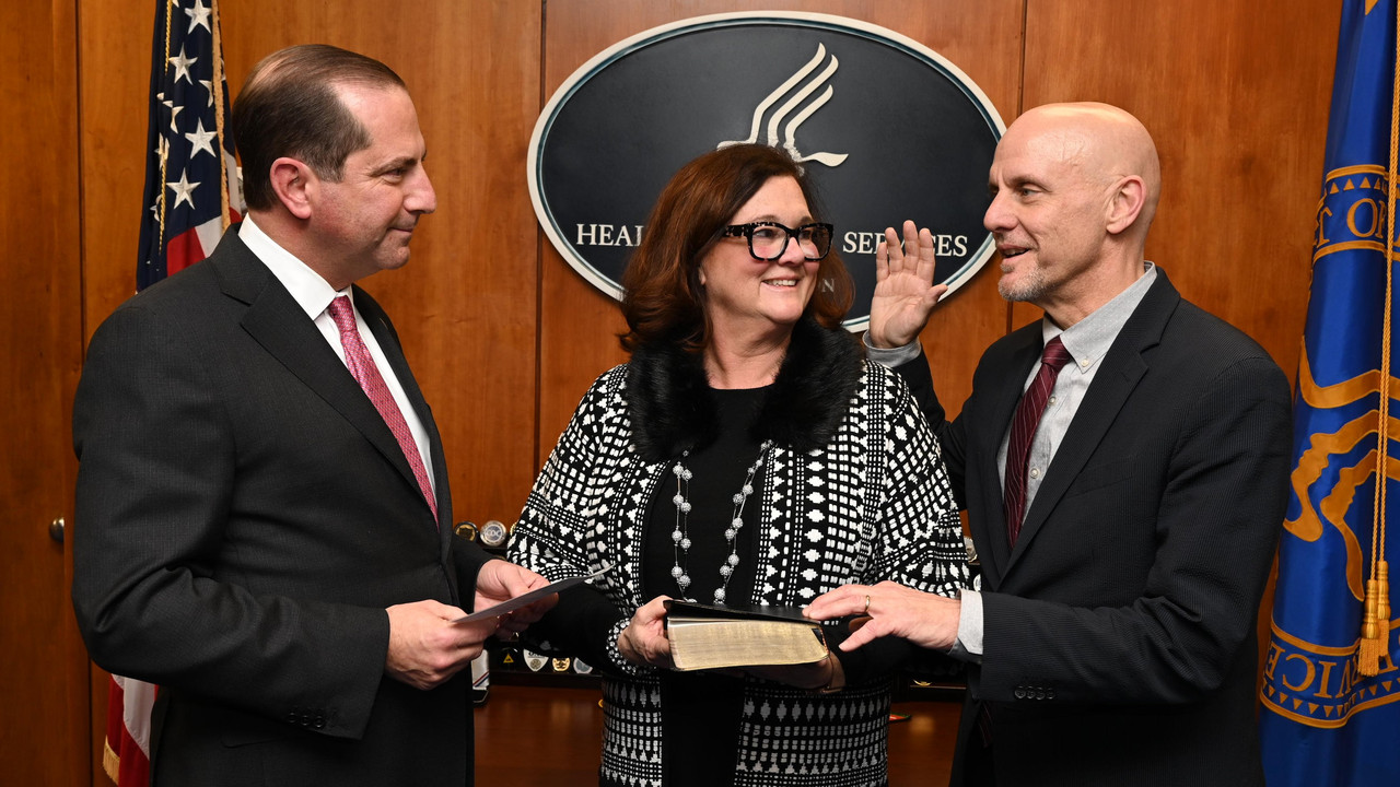 Hahn being sworn in a Commissioner of food and drugs on December 17 2019