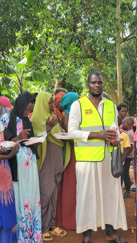 Volunteer giving charity
