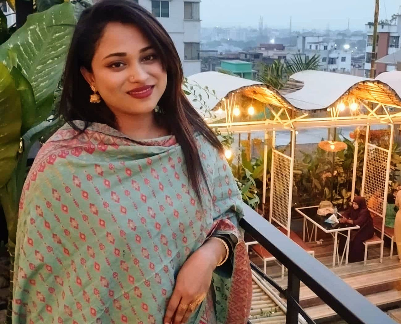 CHUBBY BENGALI NIECE SHOWING PUSSY UNCLE CUMMING ON VC 
