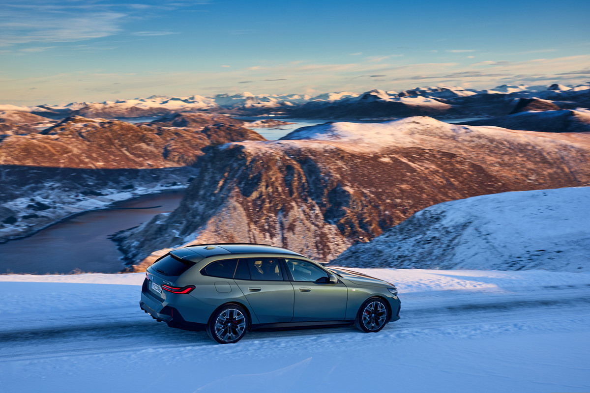 P90537294_highRes_the-new-bmw-i5-edriv