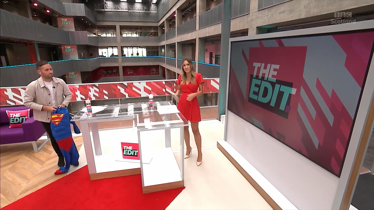07.10 - 19.15.00 - The Edit  ᴺᵉʷ. Entertainment News And Chat With Am...-1.mp4_snapshot_05.46_[2021.