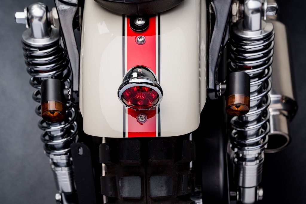 Harley-Davidson-XL1200-Sportster-Custom-Rear-Light