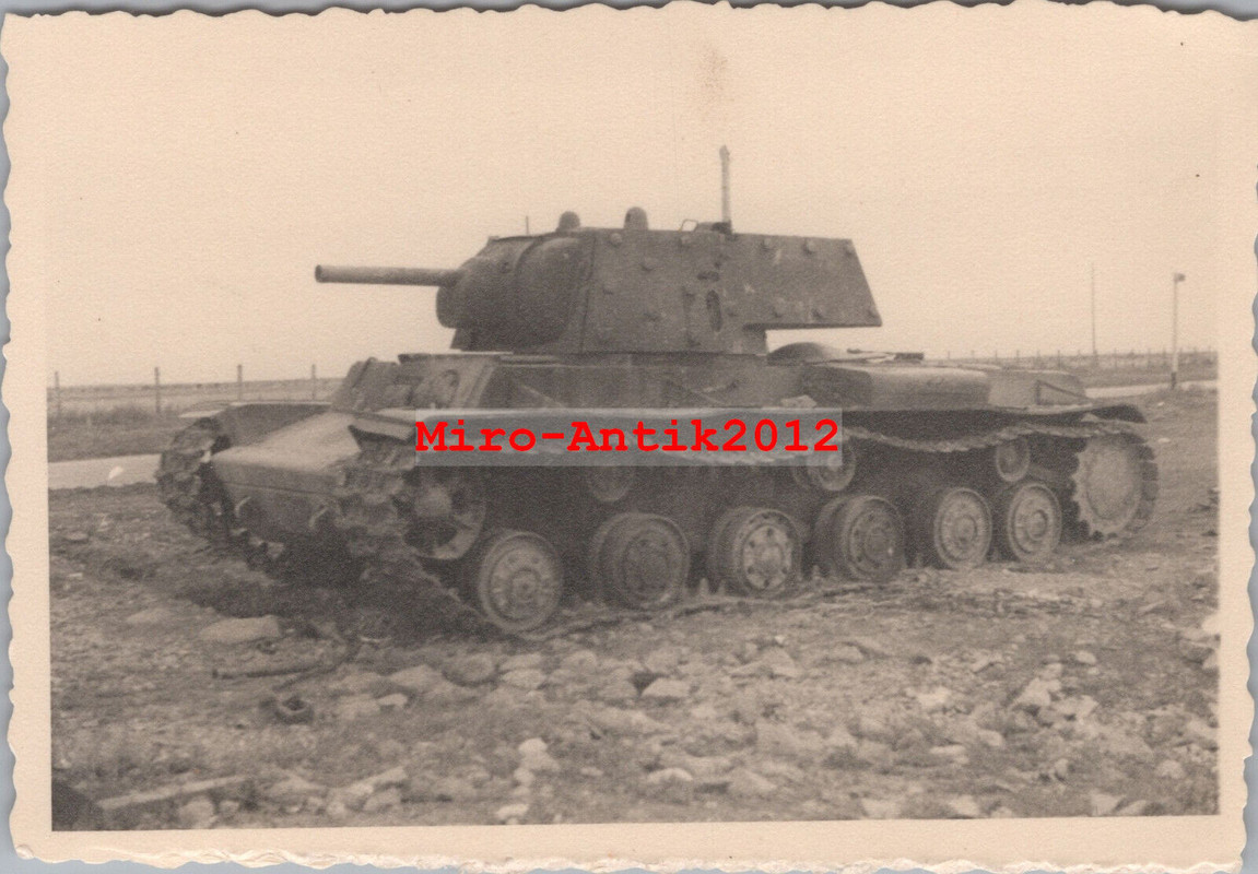 Foto Oberstlt K.H. Mürau, KW 1 Panzer bei Nowgorod Russland 1941