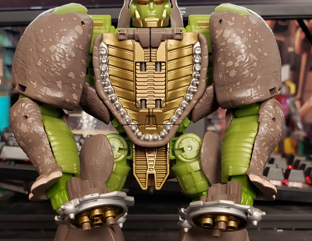 Kingdom-Rhinox-In-Hand-Images-06