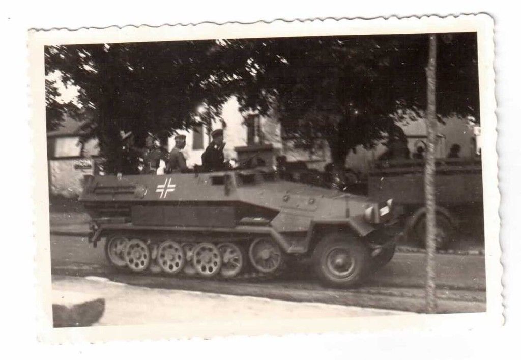 Foto 2.WK Vormarsch Schützenpanzerwagen Sd.Kfz. 
