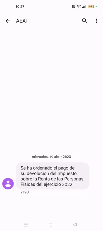 SMS de la Agencia Tributaria (AEAT) informando sobre la orden de pago de la devolución del Impuesto sobre la Renta de las Personas Físicas.