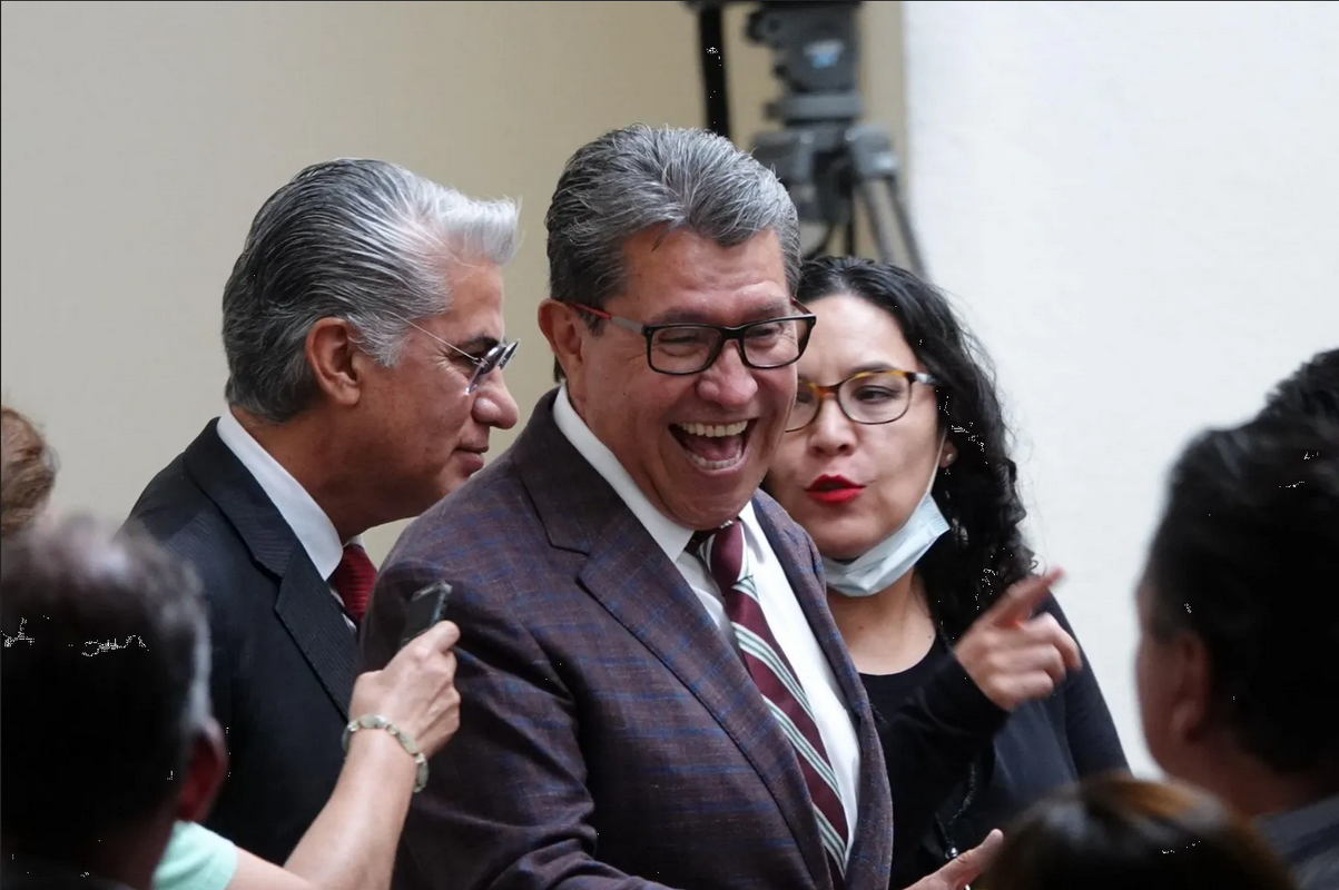 Ricardo Monreal regresa al Senado; buscaría resolver terna de la SCJN