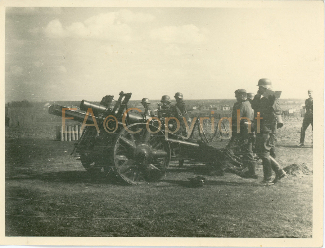 Artillerie Geschütz PAK Ari Mörser Foto