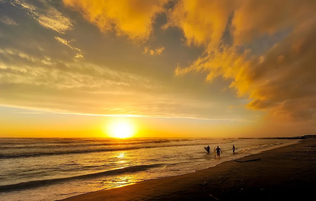 yellow-beach-6510275-1280.webp