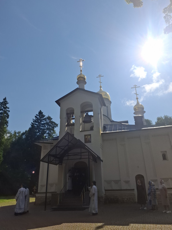 07.07.2026 Архиерейское богослужение в храме Новомучеников и Исповедников Российских в Коммунарке