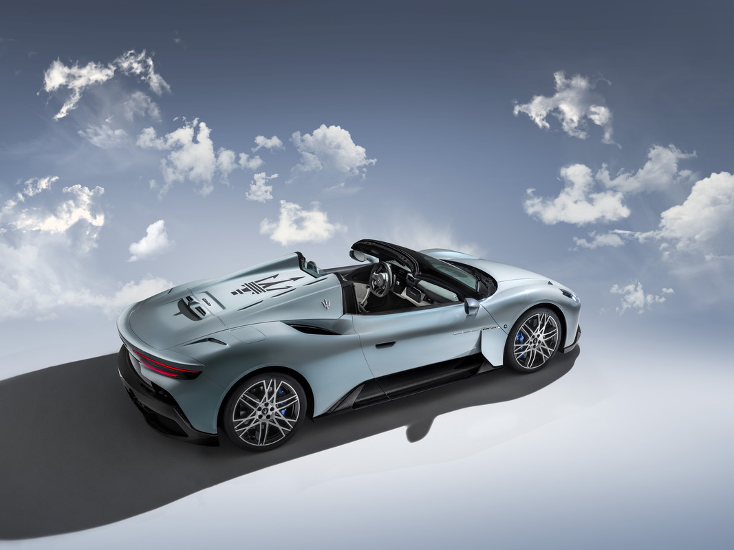Maserati_MC20_Cielo_lifestyle(3)