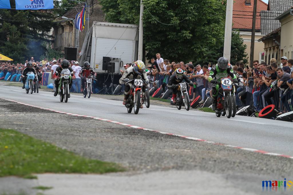 35971710_221724321884480_465474953379053568_o