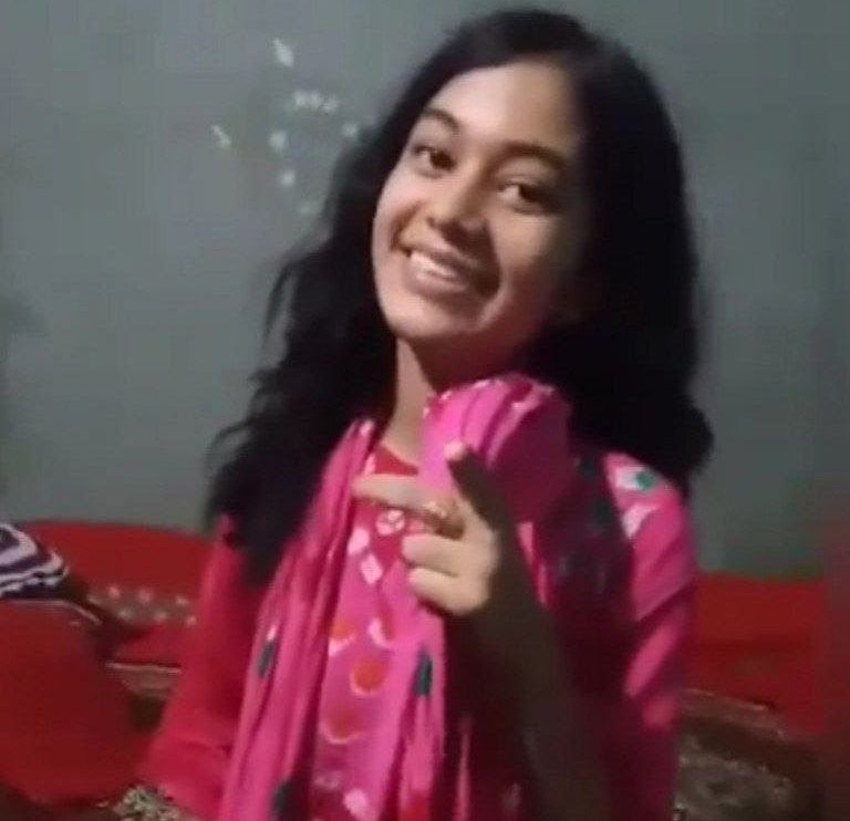 Desi indian village girl showing her boob latest