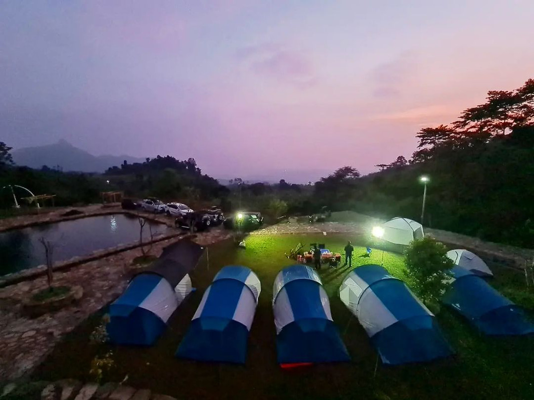 Spot berkemah di Curug Ciherang.